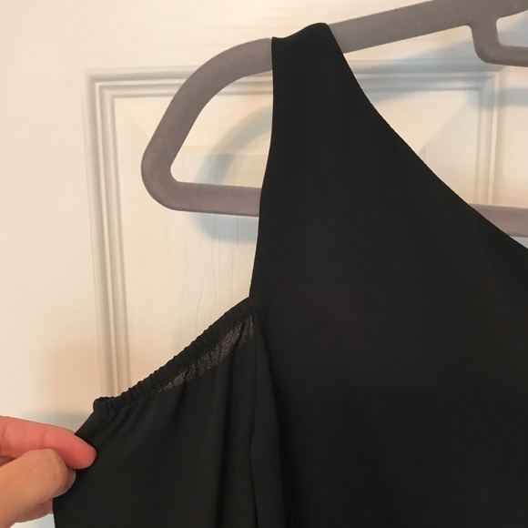 Asymmetrical Express Top - Picture 2 of 4